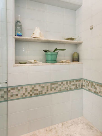 Small niche with a shelf in the bathroom