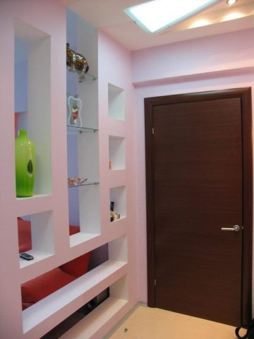 Plasterboard hallway walls with niches and shelves